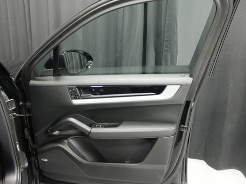 Used 2024 Porsche Cayenne image 26