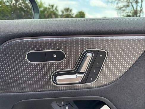 Used 2020 Mercedes-Benz GLB 250 4MATIC w/ Premium Package image 42