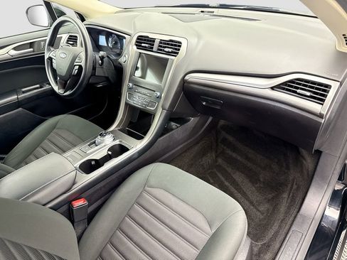 Used 2018 Ford Fusion SE w/ Fusion SE Technology Package image 15