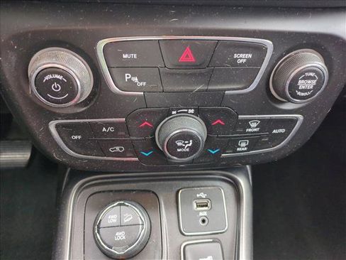 Used 2018 Jeep Compass Trailhawk w/ Safe & Security Group image 13