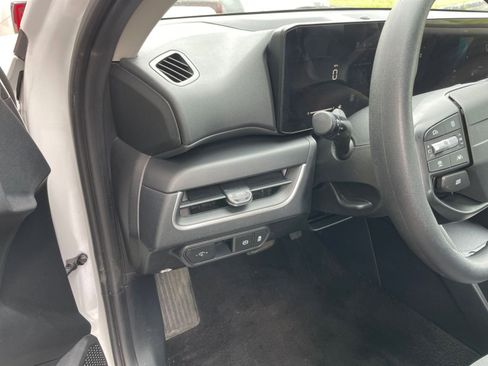 Used 2025 Kia K4 LXS image 33