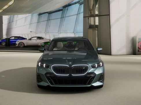 New 2026 BMW i5 eDrive40 w/ M Sport Package image 3