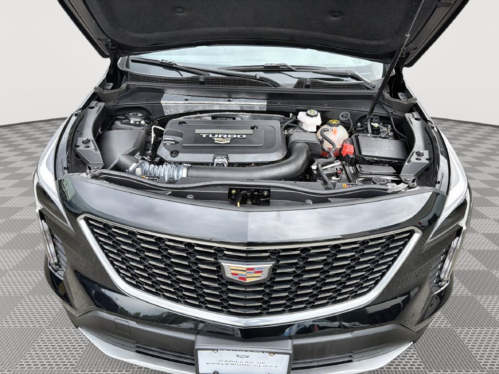 Used 2023 Cadillac XT4 Premium Luxury w/ Cold Weather Package AWD/4WD image 18