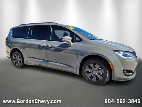 Used 2020 Chrysler Pacifica Limited w/ Advanced Safetytec Group image 8