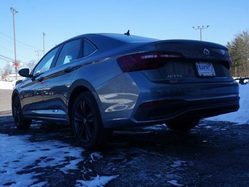 Certified 2023 Volkswagen Jetta SE w/ Panoramic Sunroof Package image 7