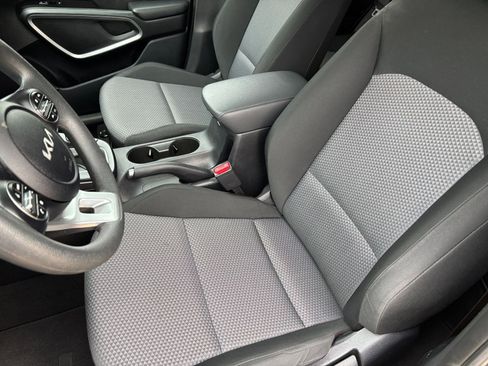 Used 2025 Kia Soul LX w/ LX Technology Package image 36