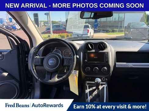 Used 2014 Jeep Compass Latitude AWD/4WD image 10