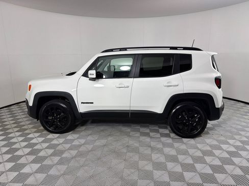Used 2018 Jeep Renegade Altitude w/ UConnect 8.4 Nav Group AWD/4WD image 8