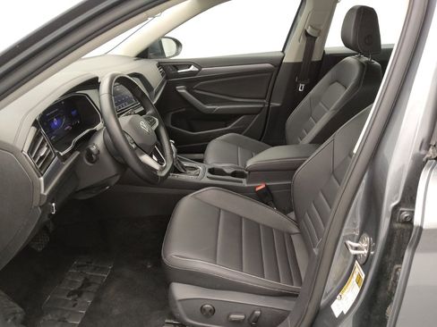 Used 2024 Volkswagen Jetta SE image 17