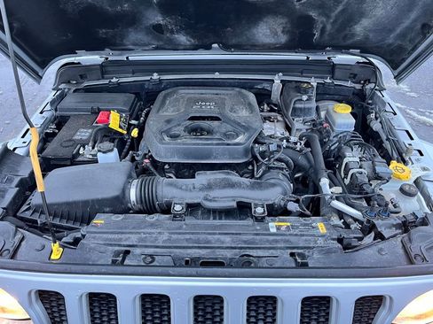 Used 2022 Jeep Wrangler Unlimited Sahara w/ Cold Weather Group image 23