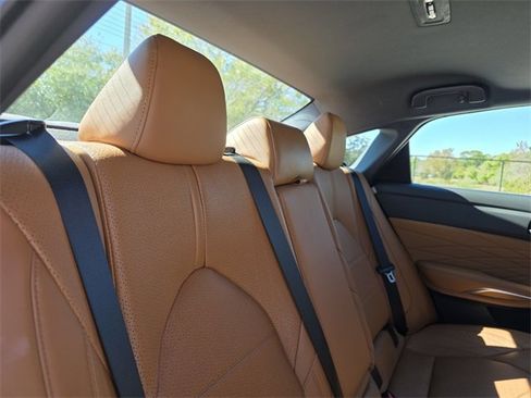 Used 2022 Toyota Avalon Limited image 14