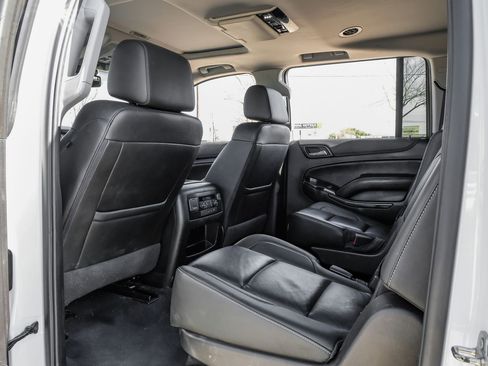 Used 2020 Chevrolet Suburban LT image 48