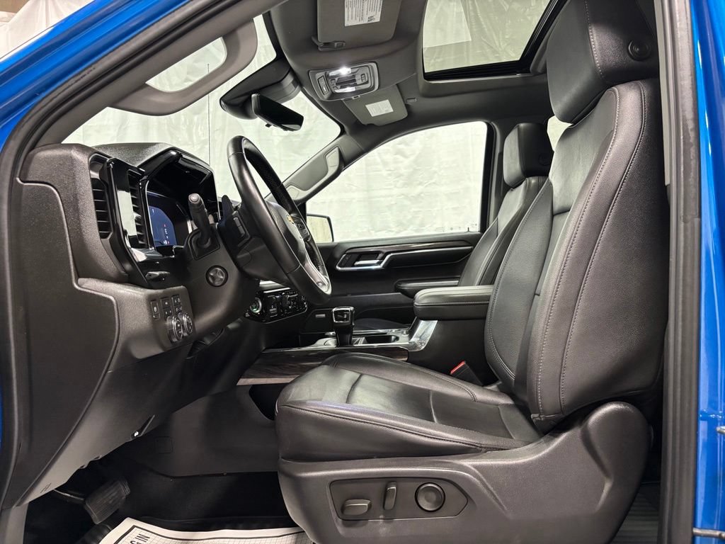 Used 2023 Chevrolet Silverado 1500 LTZ w/ LTZ Premium Package AWD/4WD image 14