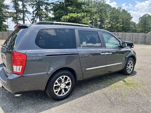 Used 2014 Kia Sedona EX w/ Navigation Package FWD image 3