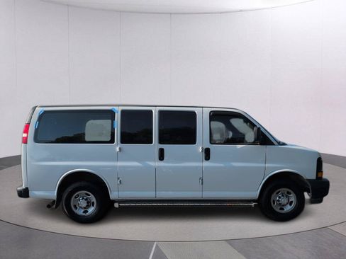 Used 2017 Chevrolet Express 2500 RWD image 6