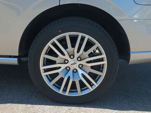 Used 2024 Ford Expedition Platinum image 14