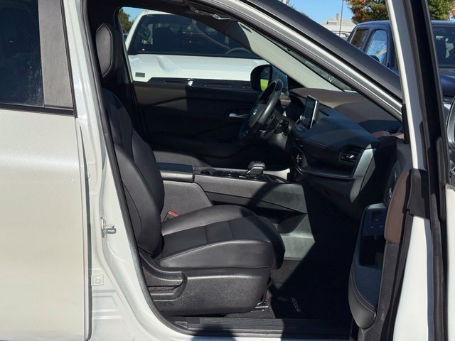 Certified 2023 Nissan Rogue SV w/ SV Premium B Package AWD/4WD image 30