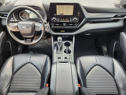 Used 2023 Toyota Highlander XSE FWD image 26