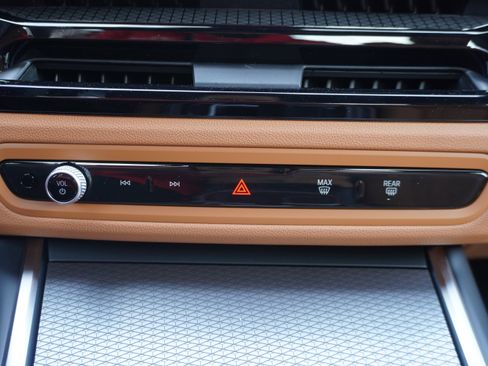 New 2025 BMW 330i Sedan w/ Convenience Package image 7