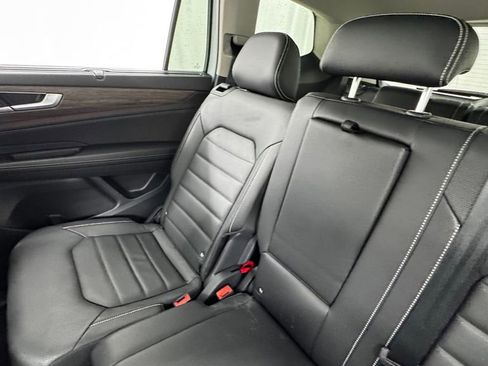 Used 2025 Volkswagen Atlas SEL AWD/4WD image 14