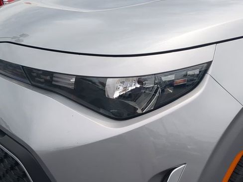 Used 2025 Kia Soul LX w/ LX Technology Package FWD image 9