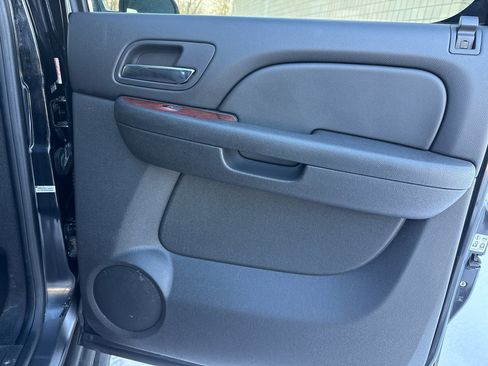 Used 2012 Chevrolet Avalanche LT image 18