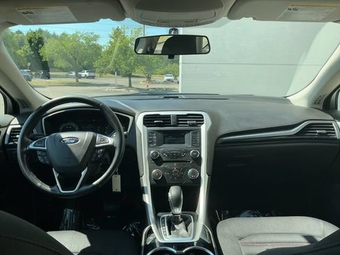 Used 2016 Ford Fusion SE w/ Equipment Group 201A FWD image 2