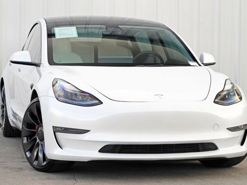Used 2023 Tesla Model 3 Performance image 4