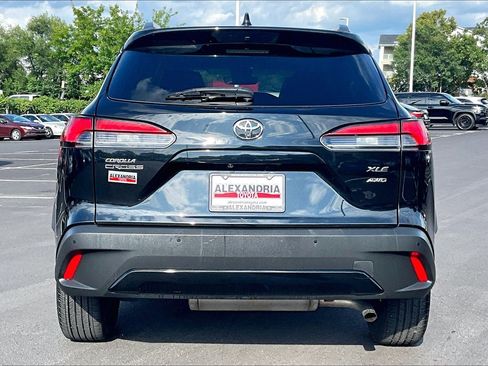 Used 2022 Toyota Corolla Cross XLE w/ Convenience Package AWD/4WD image 4
