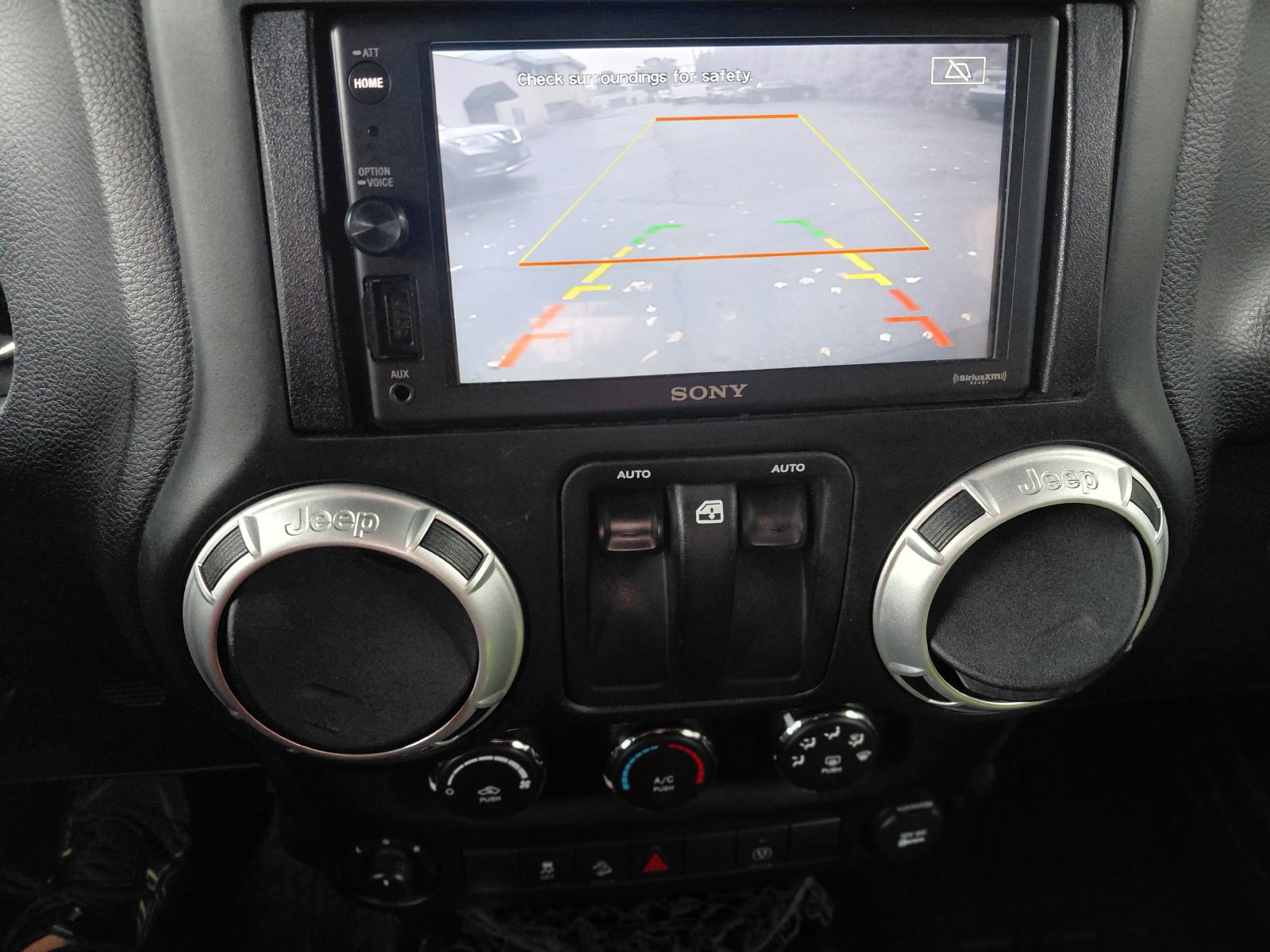 Used 2016 Jeep Wrangler Sahara AWD/4WD image 9