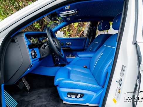 Used 2024 Rolls-Royce Phantom Sedan RWD image 3