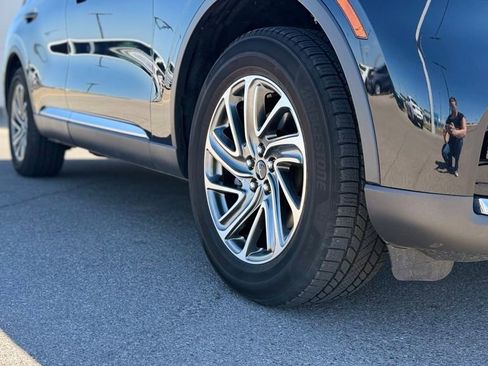 Used 2023 Lincoln Aviator AWD image 2