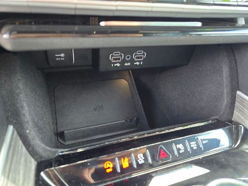 Used 2023 Jeep Wagoneer Series II AWD/4WD image 29