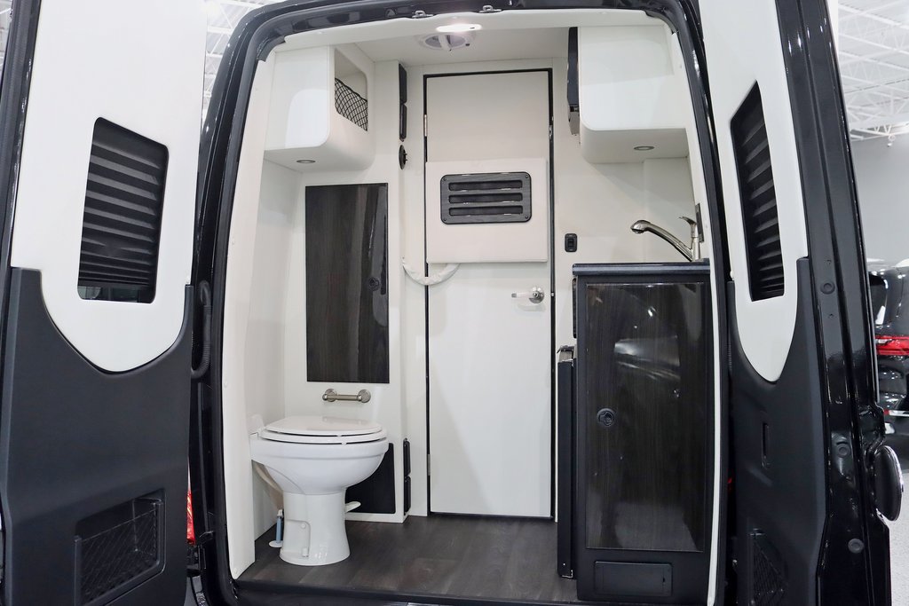Used 2024 Mercedes-Benz Sprinter 3500 image 40