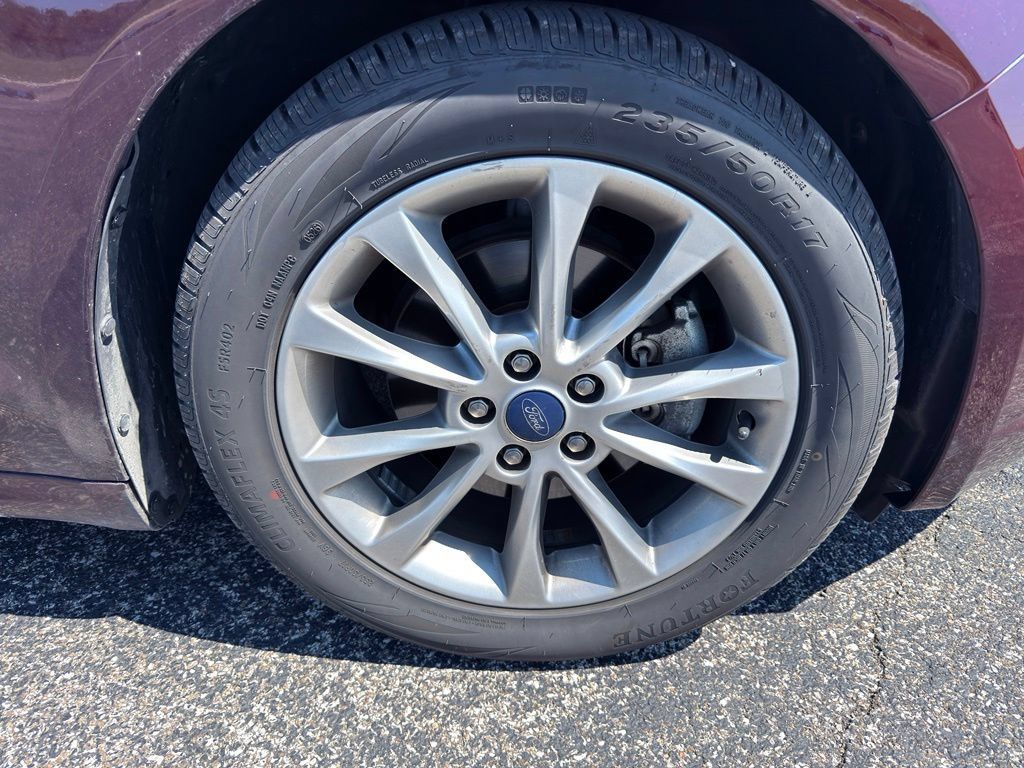 Used 2017 Ford Fusion SE w/ Fusion SE Technology Package FWD image 23