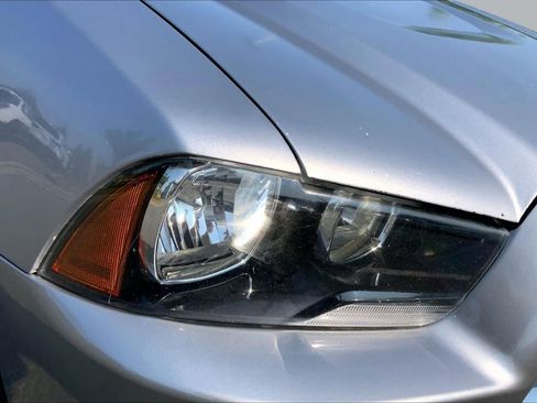 Used 2014 Dodge Charger SE RWD image 28