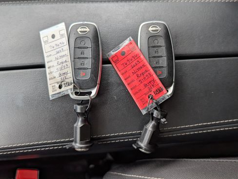 Used 2023 Nissan Rogue SV FWD image 34