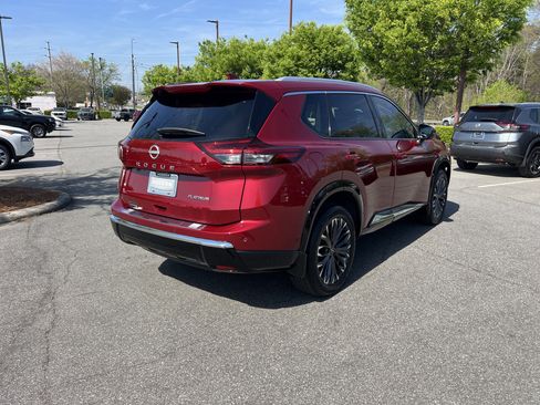 Used 2024 Nissan Rogue Platinum w/ Platinum Premium Package image 5