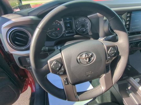 Used 2022 Toyota Tacoma Limited AWD/4WD image 15