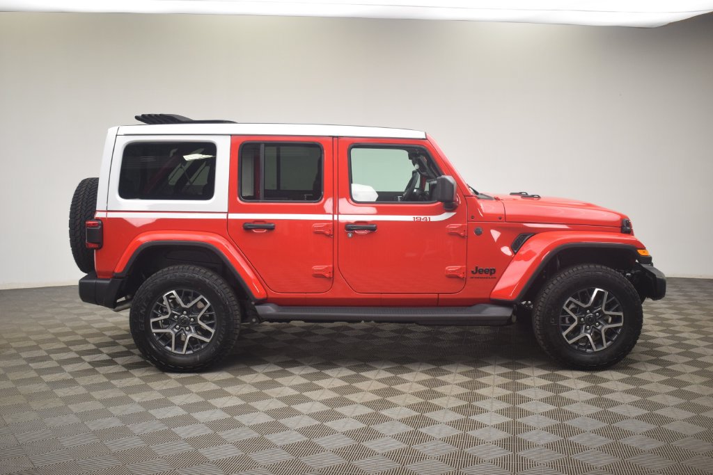 New 2026 Jeep Wrangler Unlimited Sahara w/ Whitecap Package AWD/4WD image 3