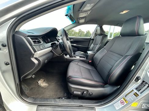 Used 2017 Toyota Camry SE FWD image 12