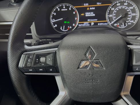 Used 2023 Mitsubishi Outlander ES image 19