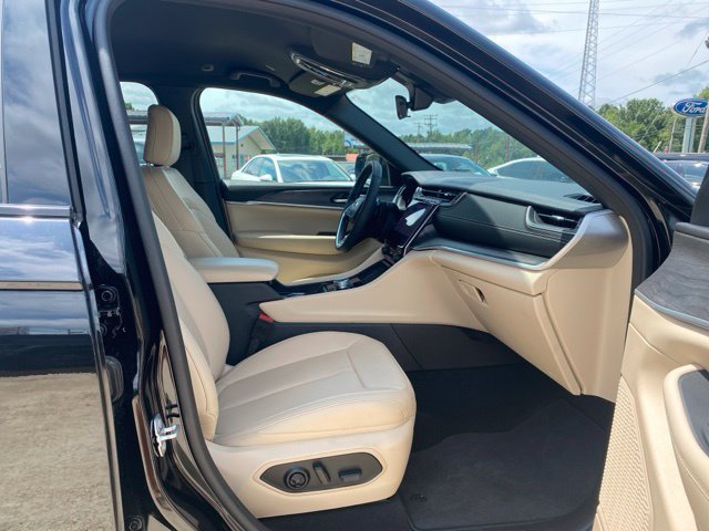 Used 2025 Jeep Grand Cherokee Limited RWD image 13