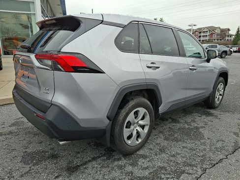 Used 2022 Toyota RAV4 LE AWD/4WD image 7