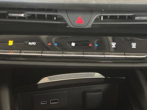 Used 2024 Buick Envision Avenir AWD/4WD image 5