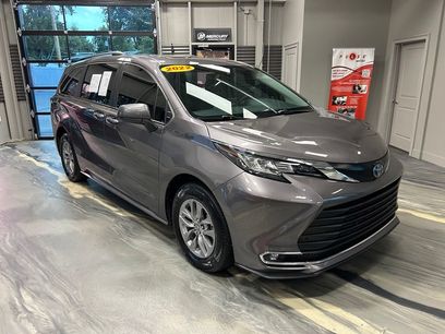Used 2022 Toyota Sienna XLE