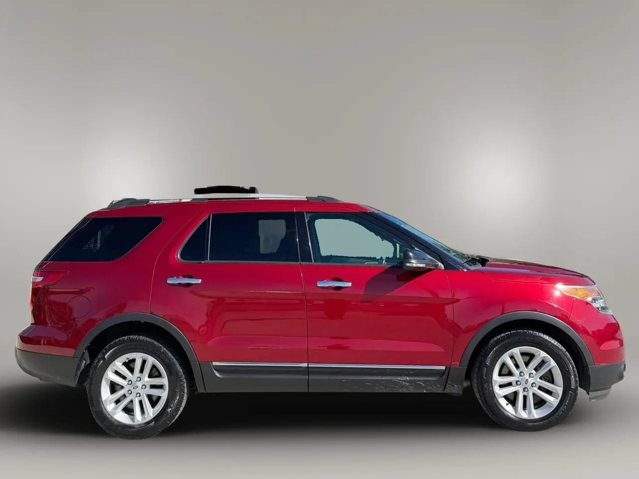 Used 2014 Ford Explorer XLT FWD image 4