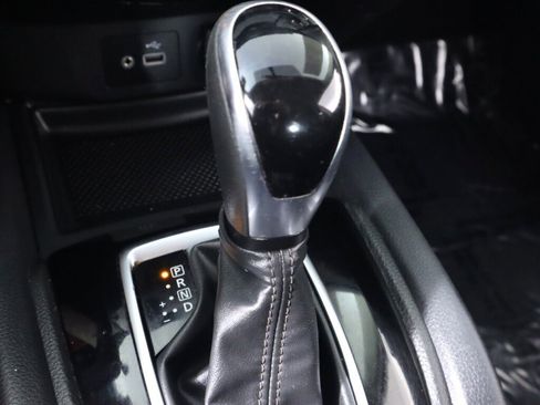 Used 2019 Nissan Rogue AWD image 26