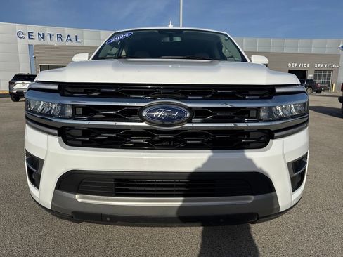 Used 2024 Ford Expedition Limited image 10