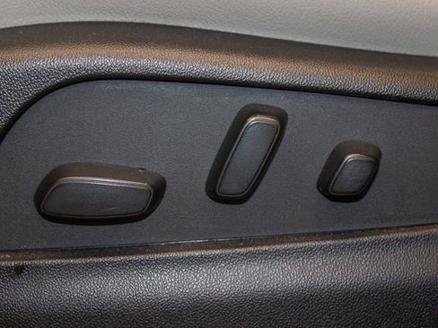 Used 2023 Cadillac XT4 Luxury w/ Cold Weather Package image 21